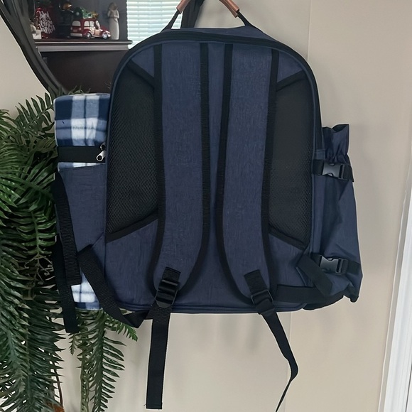 Brand New Picnic Backpack Set for 4 Insulated Large Cooler Waterproof Blanket - Picture 14 of 16